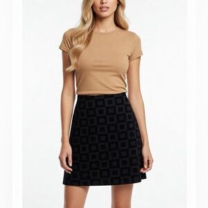 New York & Company City Stretch Black Geometric Jacquard Mini Skirt ✨
🖤